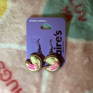 4/$15 🌻 NWT Claire’s Novelty Food Cake Earrings